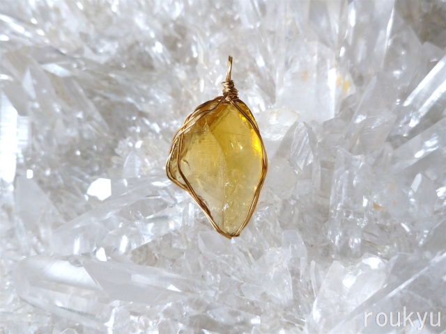 アンダラ・クリスタル （ゴールドブラウン・6.6g）/ ワイヤー