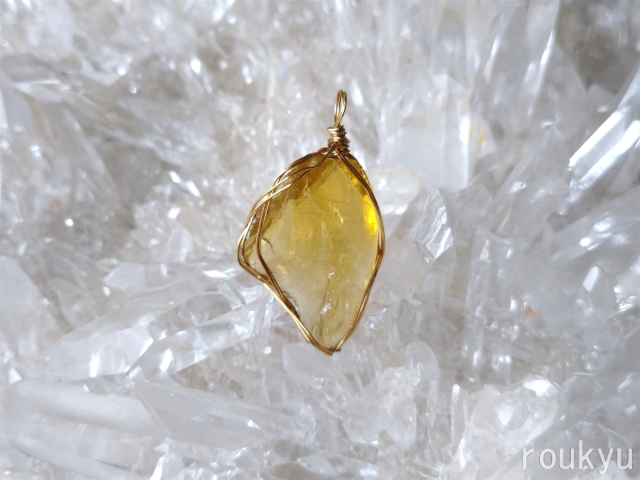 アンダラ・クリスタル （ゴールドブラウン・6.6g）/ ワイヤー