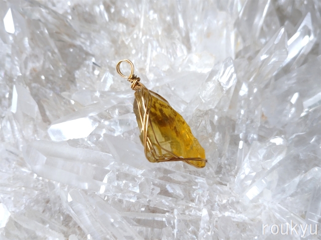 アンダラ・クリスタル （ゴールドブラウン・6.6g）/ ワイヤー