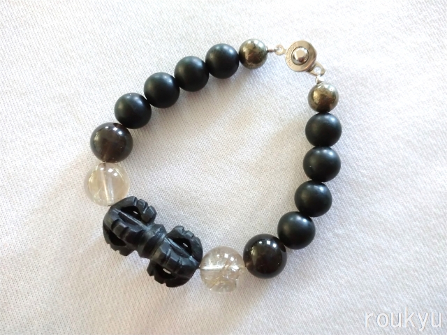 モンゴル磁鉄鉱（ヴァジュラ）＆ルチルクォーツ＆チンターマニストーン