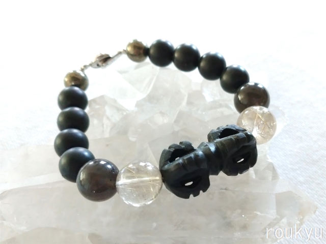 モンゴル磁鉄鉱（ヴァジュラ）＆ルチルクォーツ＆チンターマニストーン