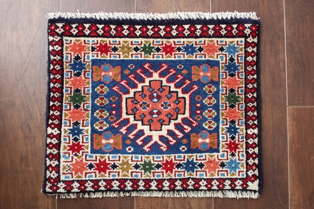 【送料無料】ヤラメのミニ絨毯（約40×40cm）　128