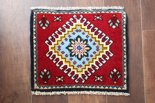 【送料無料】ヤラメのミニ絨毯（約40×40cm）　129