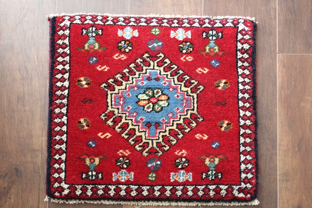 【送料無料】ヤラメのミニ絨毯（約40×40cm）　130