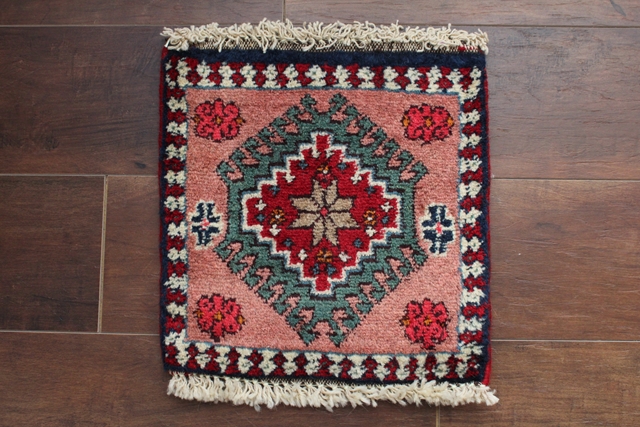 【送料無料】ヤラメのミニ絨毯（約30×30cm）　191