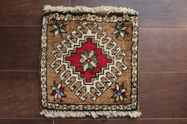 【送料無料】ヤラメのミニ絨毯（約30×30cm）　194-2