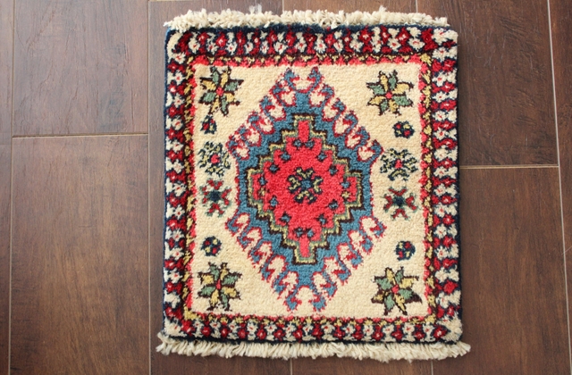 【送料無料】ヤラメのミニ絨毯（約30×30cm）　195