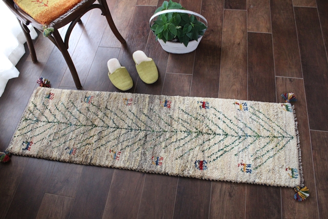 遊牧民のじゅうたん　ギャッベ（ランナーサイズ　141×43cm）　199