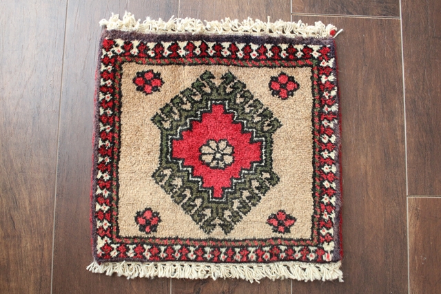 【送料無料】ヤラメのミニ絨毯（約30×30cm）　201