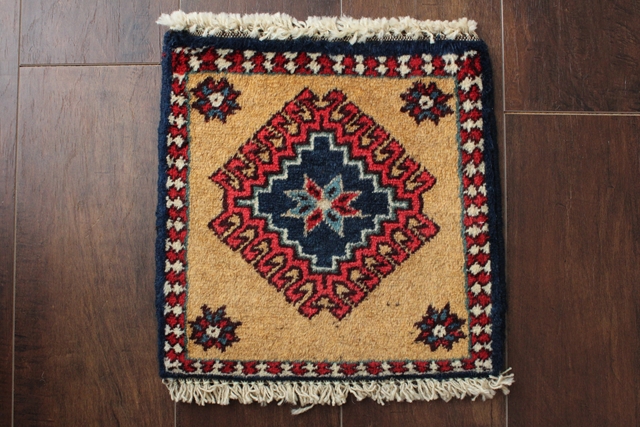 【送料無料】ヤラメのミニ絨毯（約30×30cm）　205