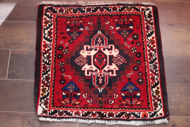 【送料無料】シラーズ絨毯　トライバルラグ（56×62cm） 43