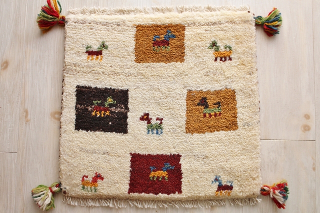 遊牧民のじゅうたん　ギャッベ（約40×40cmサイズ）　450