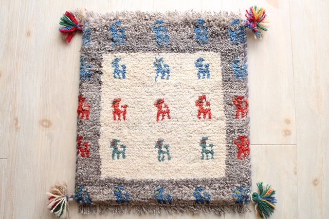 遊牧民のじゅうたん　ギャッベ（約40×40cmサイズ）　453