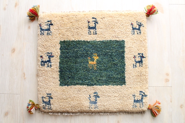 遊牧民のじゅうたん　ギャッベ（約40×40cmサイズ）　455