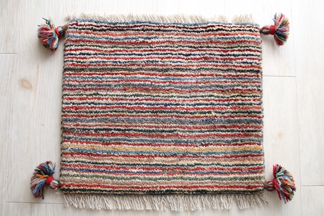 遊牧民のじゅうたん　ギャッベ（約40×40cmサイズ）　457