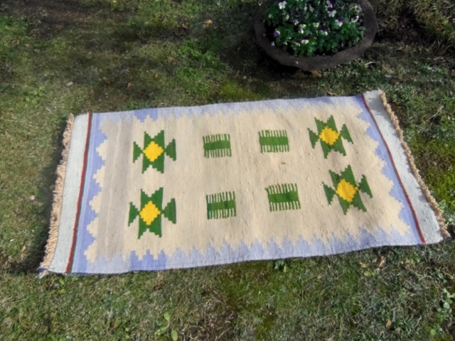 【値下げしました！】【送料無料】キリム　（ラグサイズ小 107×59cm）　538