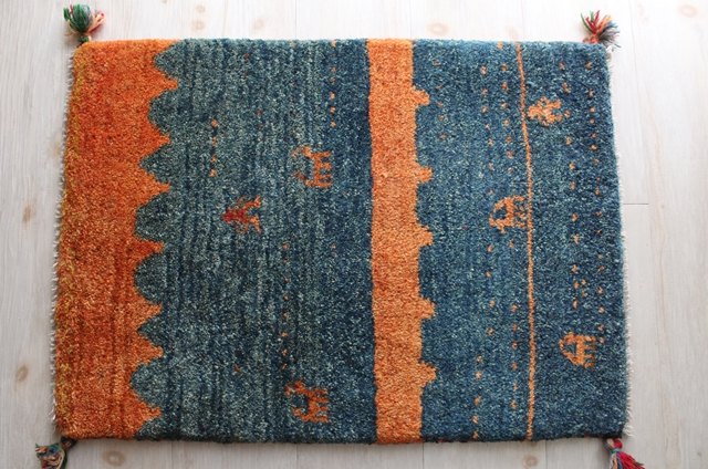 【送料無料】遊牧民のじゅうたん　ギャッベ（玄関マットサイズ中　70×50cm）　78