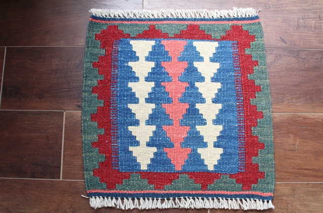 【お手頃！】シラーズ産ミニキリム（約40×40cm）　9981-6