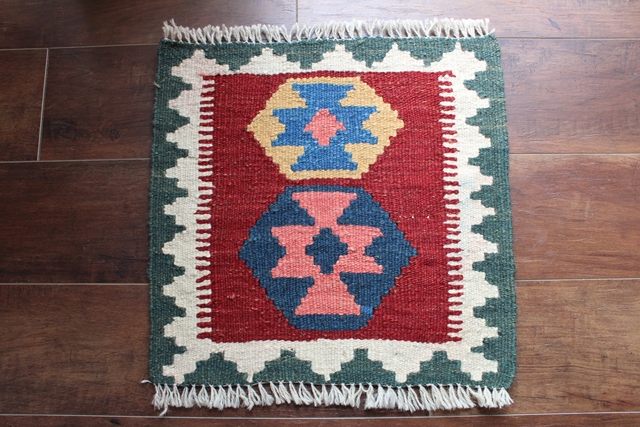 【お手頃！】シラーズ産ミニキリム（約40×40cm）　9981-9