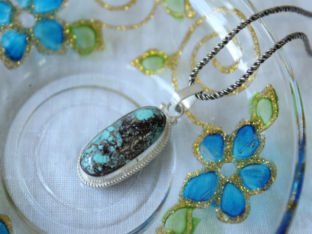 【値下げしました！】ペルシャ産ターコイズ・ペンダントヘッド AC361