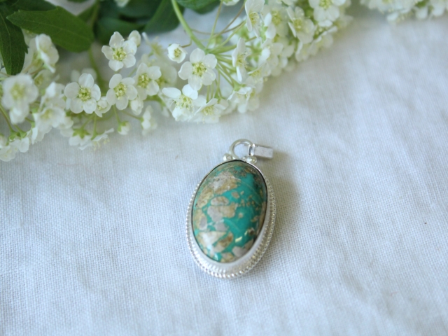 【値下げしました！】ペルシャ産ターコイズ・ペンダントヘッド AC366