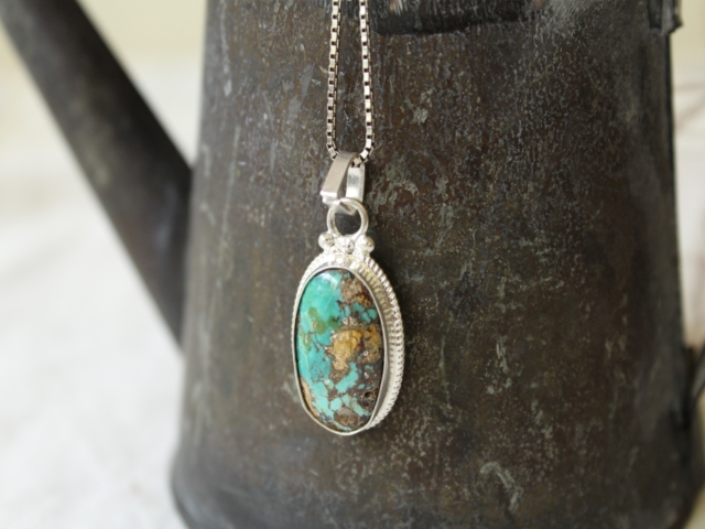 【値下げしました！】ペルシャ産ターコイズ・ペンダントヘッド AC374