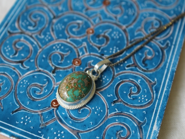 【値下げしました！】ペルシャ産ターコイズ・ペンダントヘッド AC377