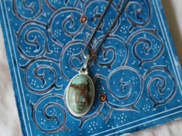 【値下げしました！】ペルシャ産ターコイズ・ペンダントヘッド AC378