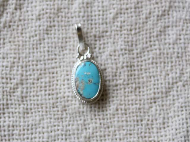 ペルシャ産ターコイズ・ペンダントヘッド AC519