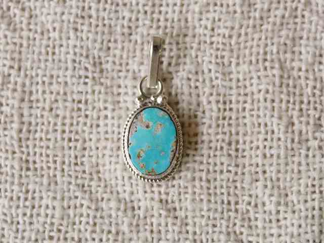 ペルシャ産ターコイズ・ペンダントヘッド AC522