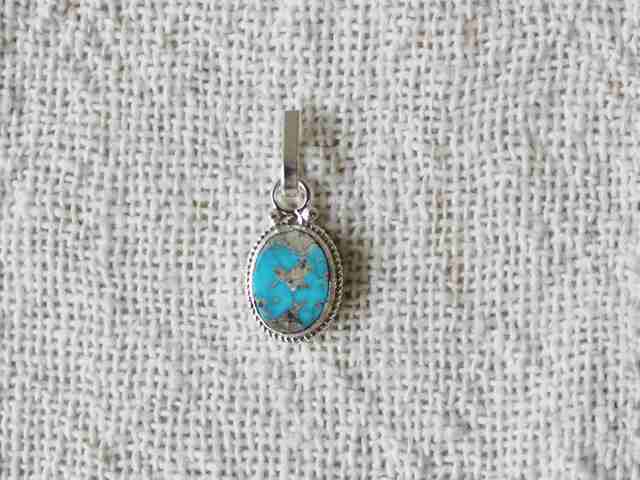 ペルシャ産ターコイズ・ペンダントヘッド AC524