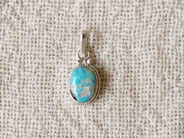 ペルシャ産ターコイズ・ペンダントヘッド AC525