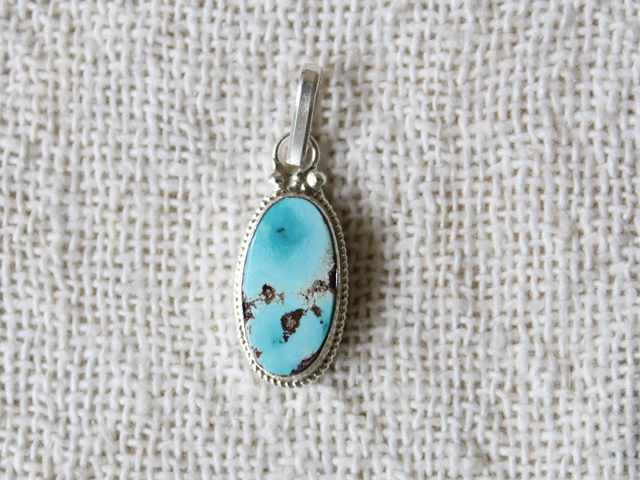 ペルシャ産ターコイズ・ペンダントヘッド AC528