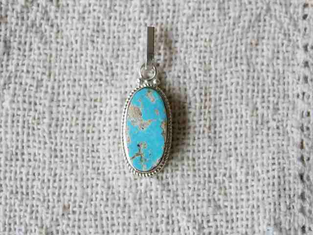 ペルシャ産ターコイズ・ペンダントヘッド AC531