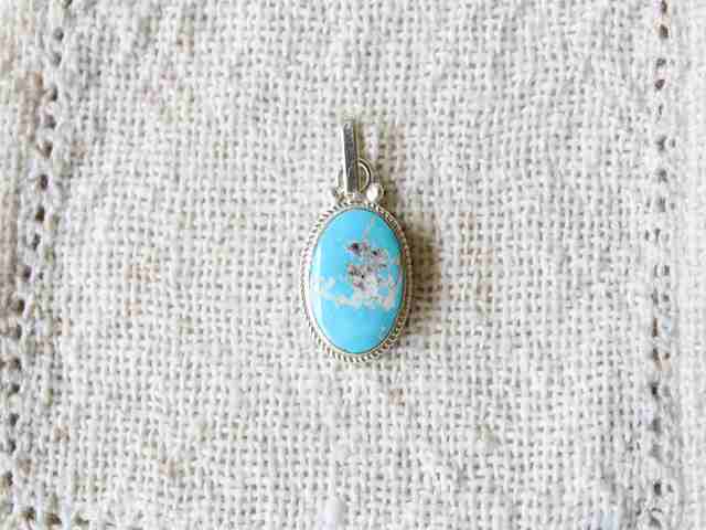 ペルシャ産ターコイズ・ペンダントヘッド AC537