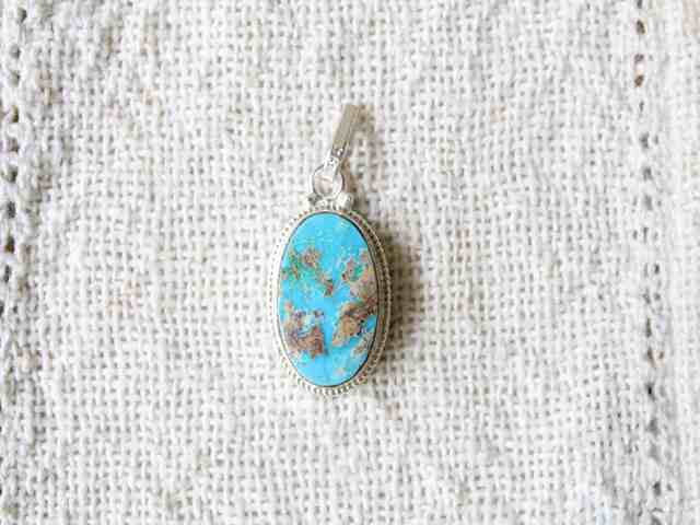 ペルシャ産ターコイズ・ペンダントヘッド AC539