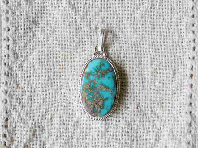 ペルシャ産ターコイズ・ペンダントヘッド AC545