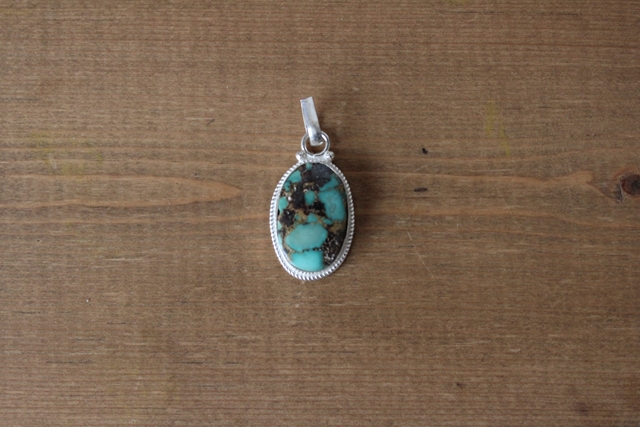 ペルシャ産ターコイズ・ペンダントヘッド AC602