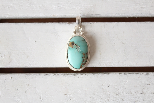 ペルシャ産ターコイズ・ペンダントヘッド AC603