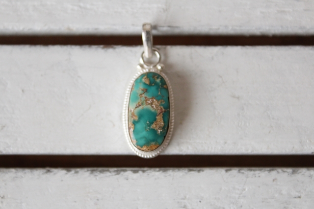 ペルシャ産ターコイズ・ペンダントヘッド AC604