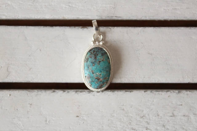 ペルシャ産ターコイズ・ペンダントヘッド AC605