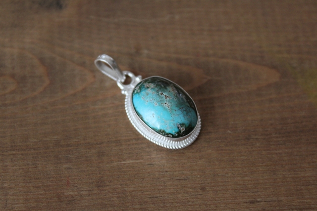 ペルシャ産ターコイズ・ペンダントヘッド AC609