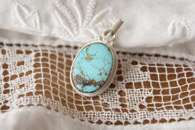 ペルシャ産ターコイズ・ペンダントヘッド AC610