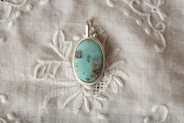 ペルシャ産ターコイズ・ペンダントヘッド AC611