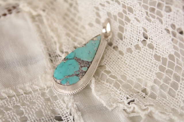 ペルシャ産ターコイズ・ペンダントヘッド AC613