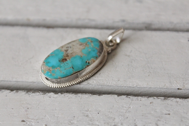ペルシャ産ターコイズ・ペンダントヘッド AC617