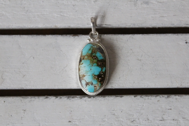 ペルシャ産ターコイズ・ペンダントヘッド AC618