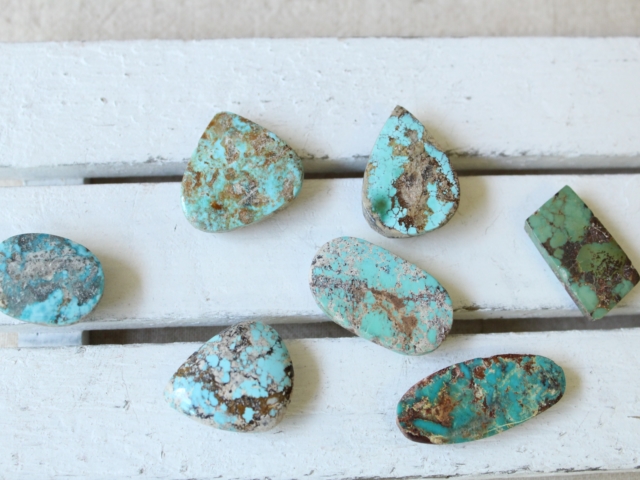 ペルシャ産ターコイズのルース（裸石）・中-2　 AC407