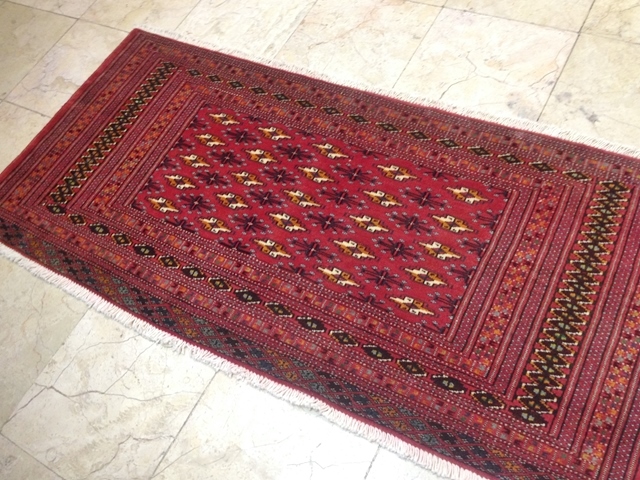 【送料無料】トルキャマン絨毯（138×65cm）　Y157