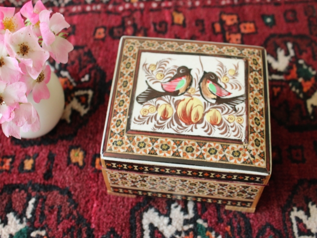 ハタムカーリーの小箱　（中・鳥柄） ZA3272